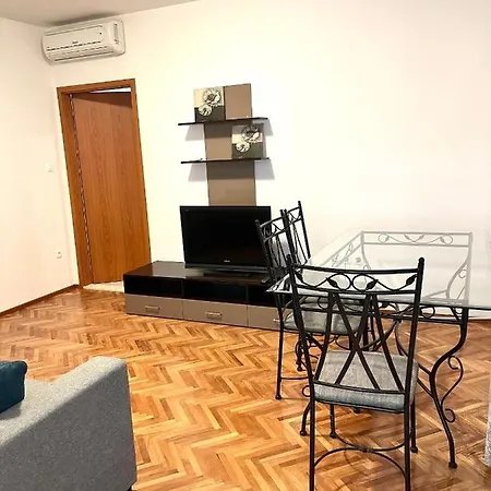 With A Parking Space - 21527 Apartman *
